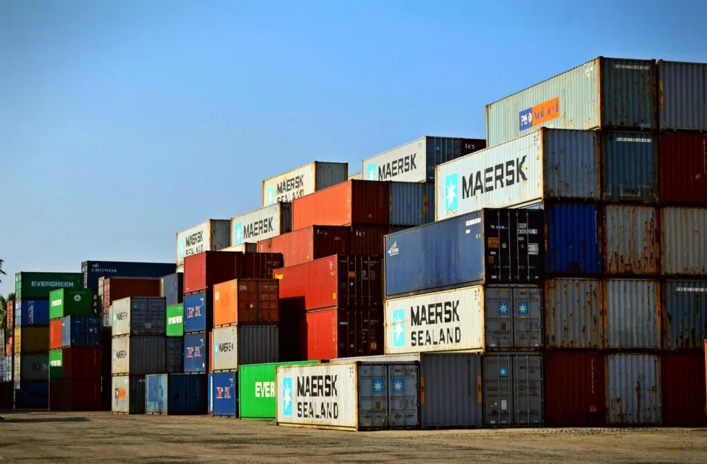 Contenedores marítimos de 20 y 40 pies en venta en España - Giannos Transport